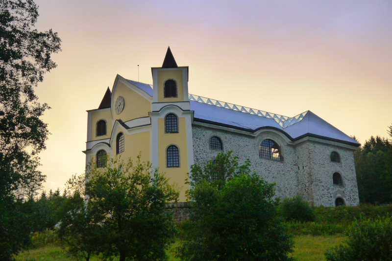 Obnova kostela v Neratově